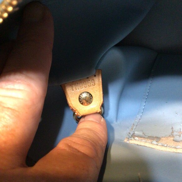 Louis Vuitton Vernis Bag Light Green - Picture 4 of 4